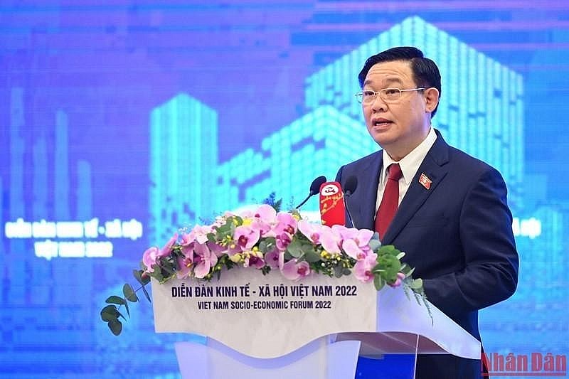 National Assembly Chairman Vuong Dinh Hue speaking at the forum. Photo: VNA