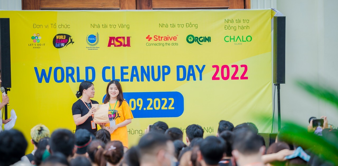 Vietnamese Youth Join World Cleanup Day 2022
