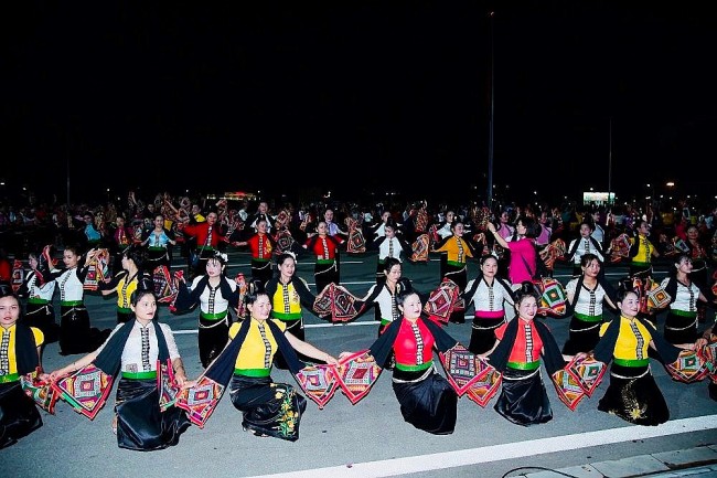Art of Xoe Dance of Thai Ethnic People Honoured in Son La Province