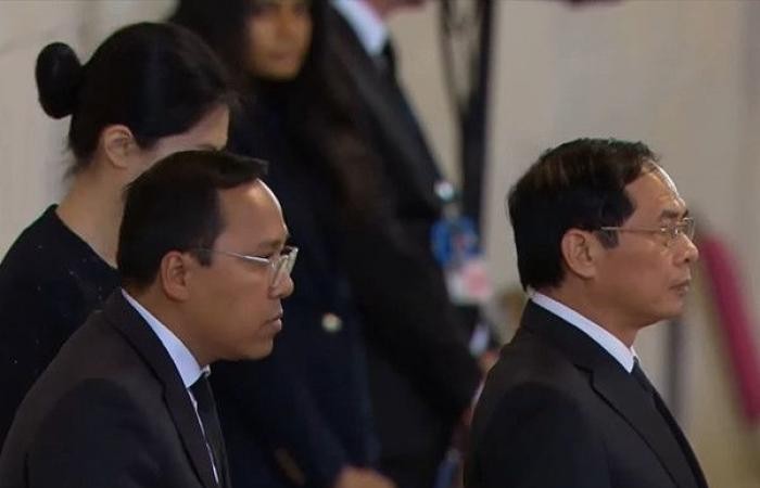 Foreign Minister Bui Thanh Son attended the funeral of Queen Elizabeth II