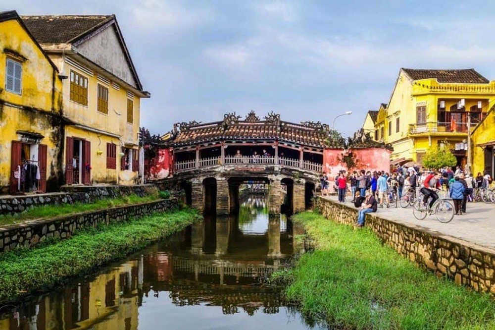 Exploring beautiful strests of Hoi An ancient town in central Vietnam. (Photo: Alesha Bradford & Jarryd Salem