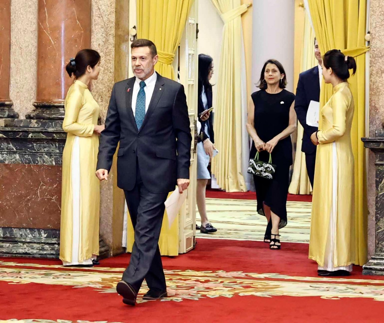 The ceremony marks the official commencement of Ambassador Goledzinowski’s mission in Vietnam. 