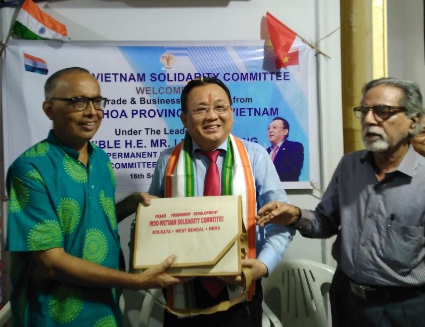 indo vietnam solidarity committee welcomes delegation from khanh hoa