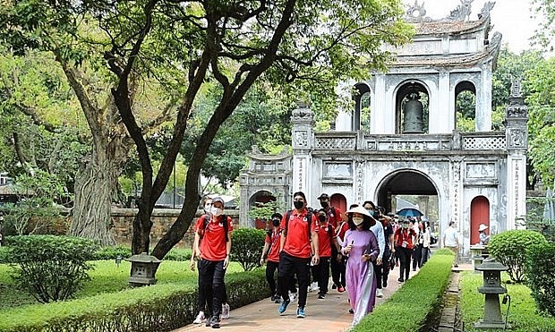 Tourists in Hanoi. Photo: VNA