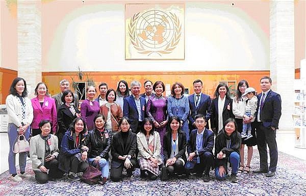 Ambassador Le Thi Tuyet Mai and the Vietnamese mission at the exhibition. Photo: VNA