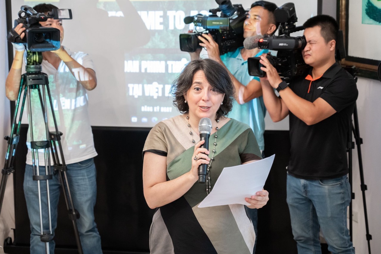 Spanish Ambassador to Vietnam María Del Pilar Méndez Jiménez delivered the opening speech of the first International Nature Film Festival in Vietnam.