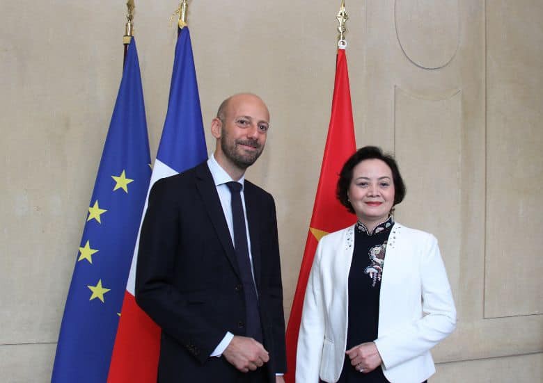 Vietnamese Minister of Home Affairs Pham Thi Thanh Tra (R) and French Minister of Public Transformation and Service Stanislas Guerini. Photo: VNA
