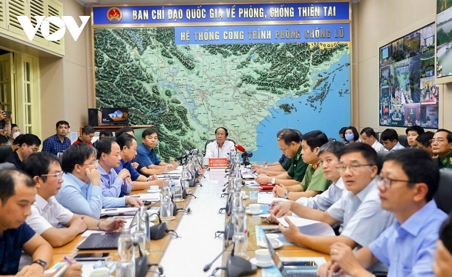 Deputy PM Le Van Thanh chairs an urgent meeting on September 25 to cope with super typhoon Noru. Photo: VOV