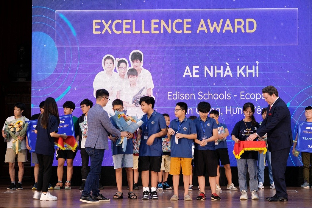 First National Robotics Tournament Successfully Held in Hanoi