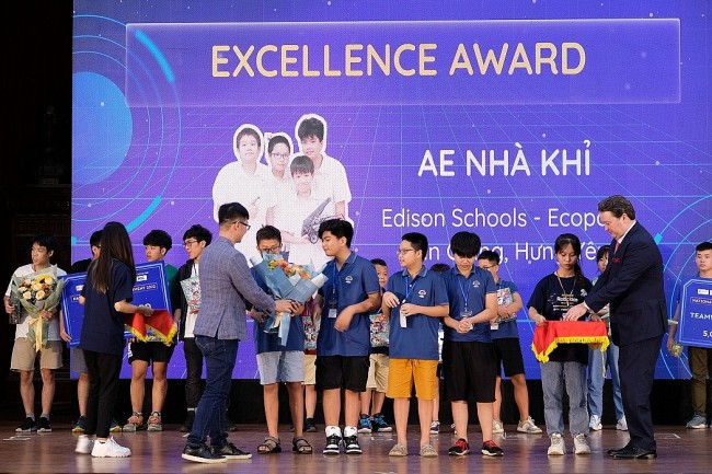 First National Robotics Tournament Successfully Held in Hanoi