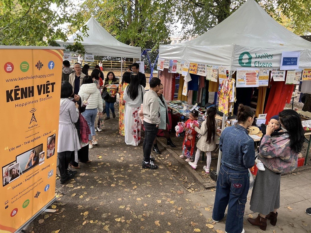 Children Celebrate Mid-Autumn Festival at Vietnamese Family Festival in Belgium