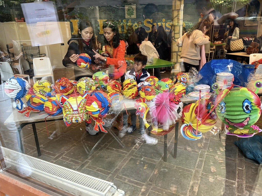 Children Celebrate Mid-Autumn Festival at Vietnamese Family Festival in Belgium