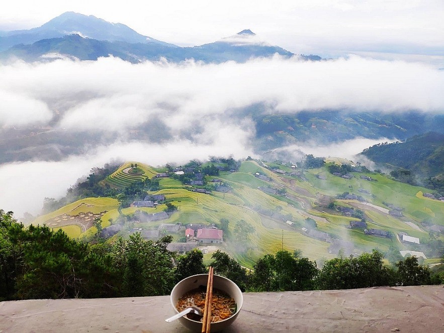 Instant Noodles and Amazing Views: A New Vietnamese Internet Trend