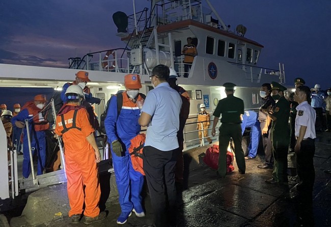 Typhoon Noru: 14 Crew Members Rescued by Vietnamese Sailors