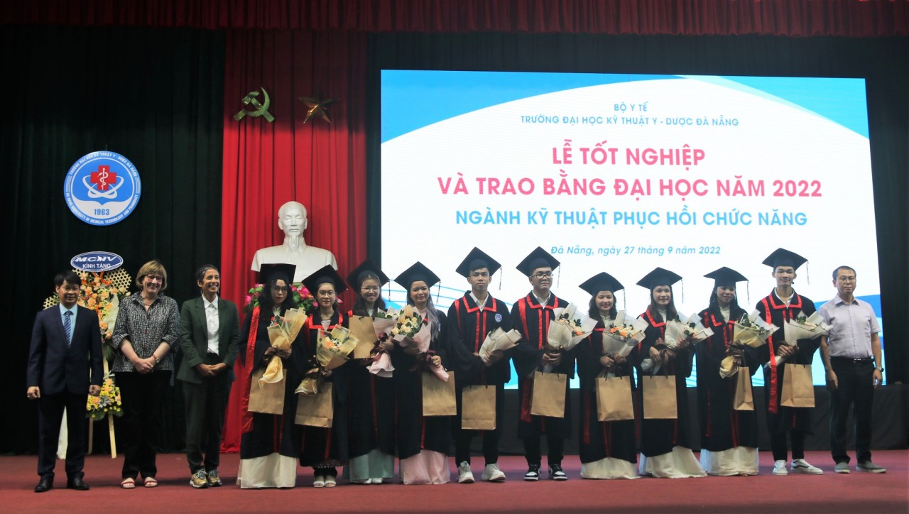 20 students of Vietnam's first ever Bachelor’s of Rehabilitation with specialization in Speech and Language Therapy (SALT) program on their graduation at the Da Nang University of Medical Technology and Pharmacy. 
