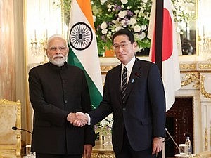 PM Modi meets Japanese PM