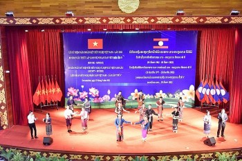 Fifth Vietnam-Laos People Friendship Festival Successfully Wraps Up