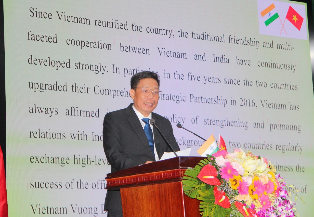 Vice Chairman of the municipal People’s Committee Nguyen Thuc Hien delivers his speech at the event. Photo: VNT