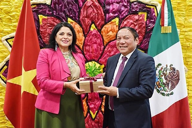 Minister of Culture, Sports and Tourism Nguyen Van Hung (R) poses for a photo with Mexican Secretary of Culture Alejandra Frausto Guerrero. Photo: VNA