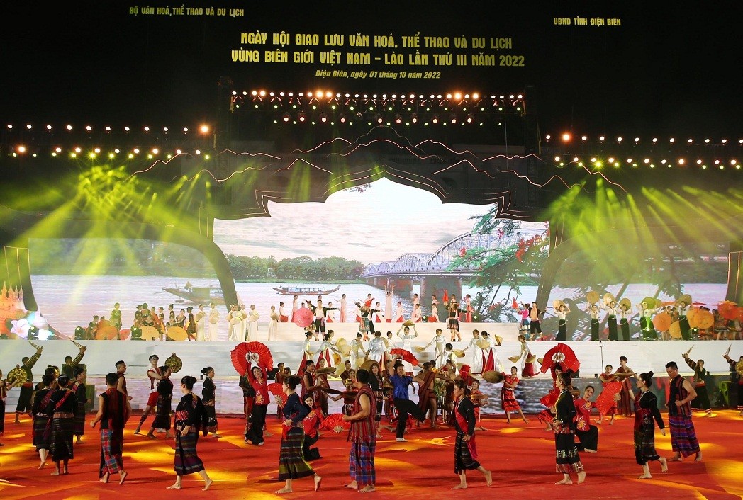 The opening ceremony held on the evening of October 1 at the May 7 Square in Dien Bien Phu city.