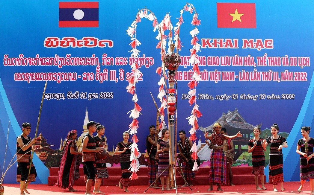 Vietnam-Laos Cultural, Sport and Tourism Festival Held in Border Province