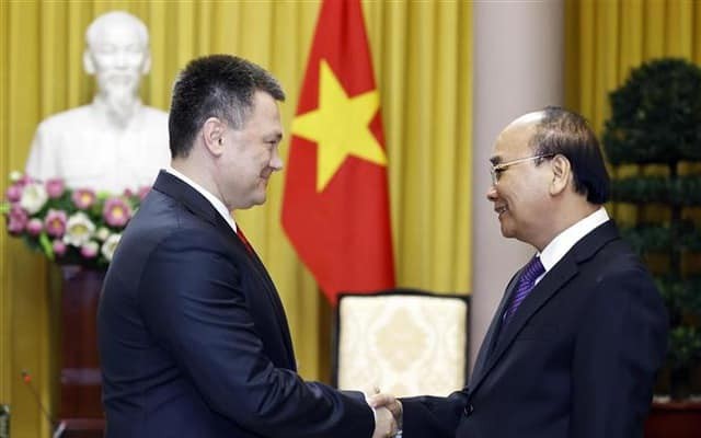 President Nguyen Xuan Phuc (R) receives Russian Prosecutor General Igor Krasnov. Photo: VNA