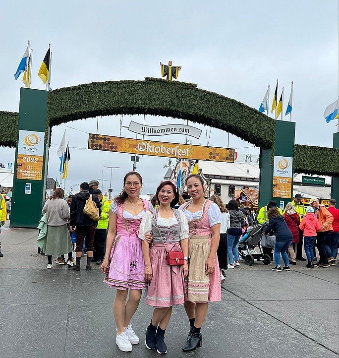 Overseas Vietnamese Experience a Joyful Oktoberfest Reunion