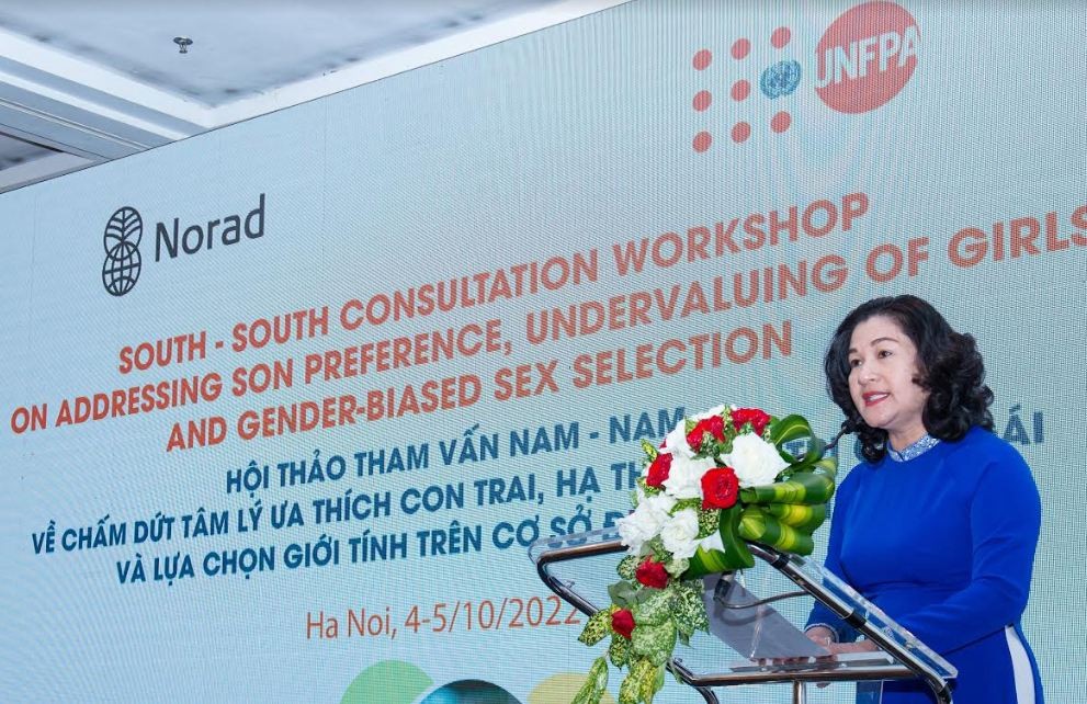 Nguyen Thi Ha, vice minister of Labour, Invalids and Social Affairs delivers a speech at the two-day workshop on son preference, undervaluing of girls and gender-biased sex selection.  Source: UNFPA Vietnam