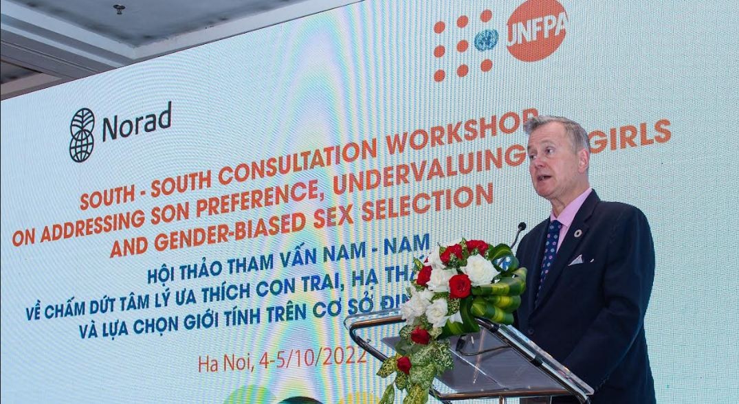 Bjorn Andersson, Regional Director for UNFPA Asia and the Pacific speaks at the two-day workshop on son preference, undervaluing of girls and gender-biased sex selection in Hanoi. Source: UNFPA Vietnam