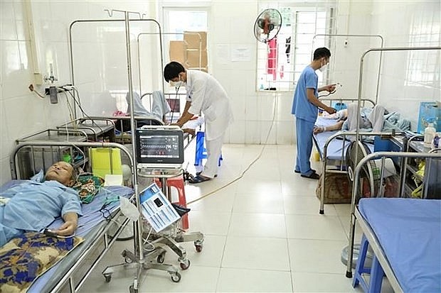 Heavy COVID-19 patients under treatment. Photo: VNA
