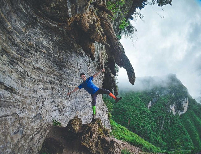 "Don't Look Down!" Experience Ha Giang's Epic Cliffs