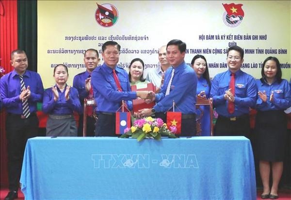 Vietnamese, Lao People Foster Cooperation