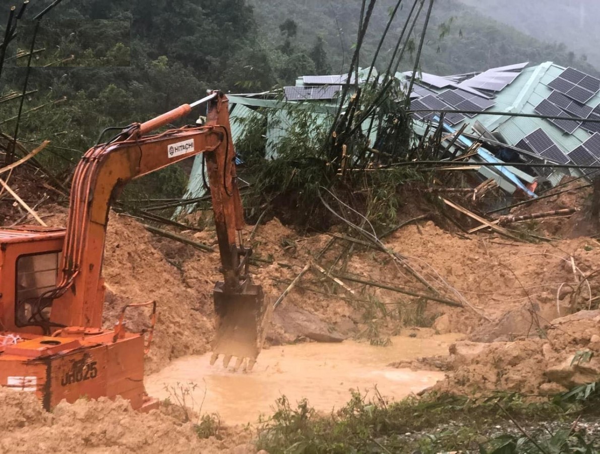 landslide in quang ngai buries part of hydropower plant workers in emergency rescue