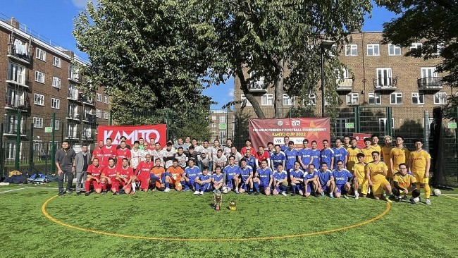 Vietnamese Expats Compete in Football Tournament in UK