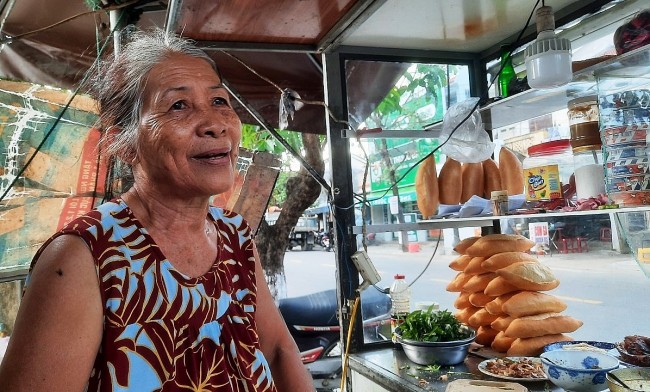 Meet Hoi An's Oldest Banh Mi Seller
