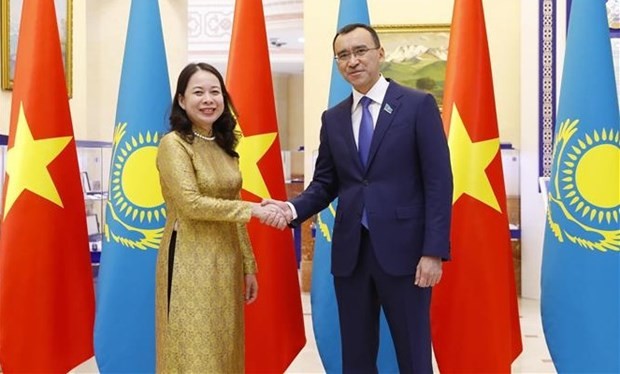 Vietnames Vice President Welcomed in Kazakhstan