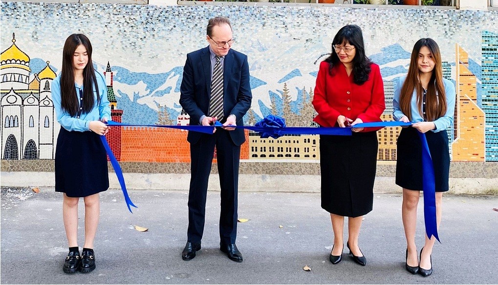 Mural Honors Vietnam – Russia Friendship