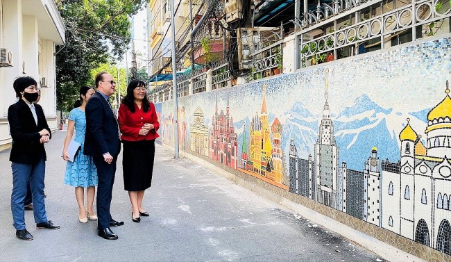 Ceramic Mosaic Mural Honors Vietnam – Russia Comprehensive Strategic Partnership