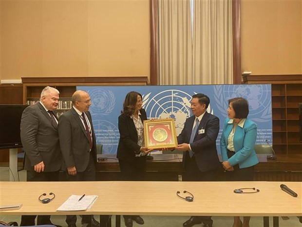 Delegates visit the United Nations Office in Geneva in Switzerland. Photo: VNA