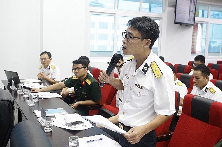 Delegates participated in the discussion at the workshop (Photo: Vietnam Navy Newspaper).