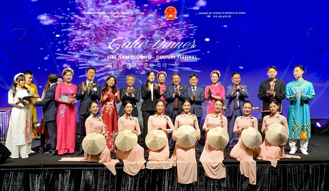 At the gala dinner celebrating the success of the 2022 Vietnam Tourism and Culture Festival in the RoK. Source:  Department of International Cooperation, Vietnam's Ministry of Culture, Sports and Tourism 