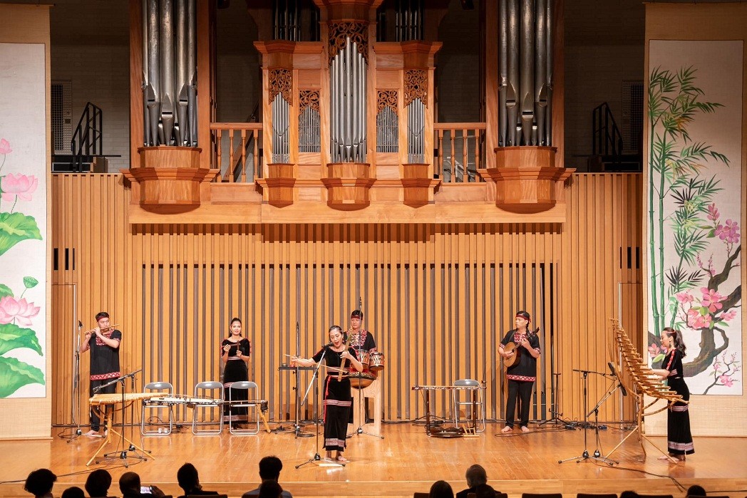 Concert Held for AO Victims in Japan