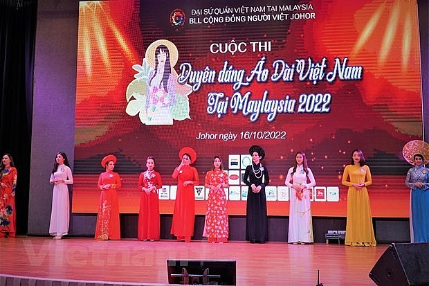 10/20 contestants entered the competition in the Knowledge round about Ao Dai. Photo: 