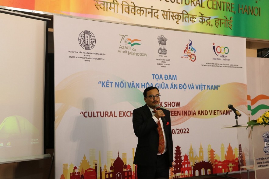 Chargé d'affaires of the Indian Embassy in Vietnam, Mr. Subhash P.Gupta spoke at the seminar. Photo: Thoi dai
