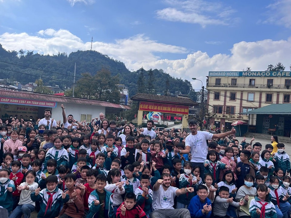 Israel's Volunteer Group Teaches English for Lao Cai's Children