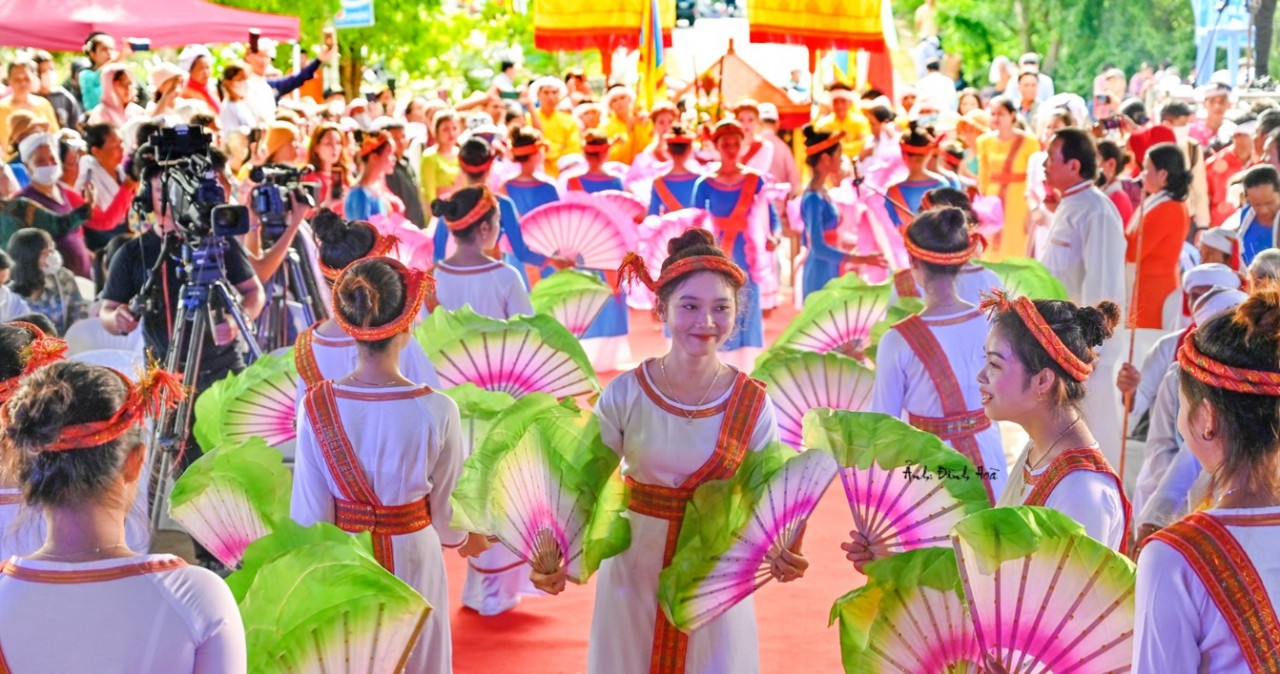 Cham People in Binh Thuan Province Celebrate Kate Festival