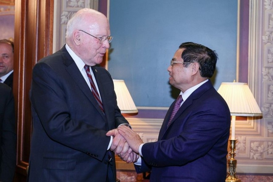 Prime Minister Pham Minh Chinh meets with Senator Patrick Leahy, president pro tempore of the US Senate at the ASEAN-US Special Summit held in Washington, D.C., on 12-13 May 2022 (Photo: VGP)