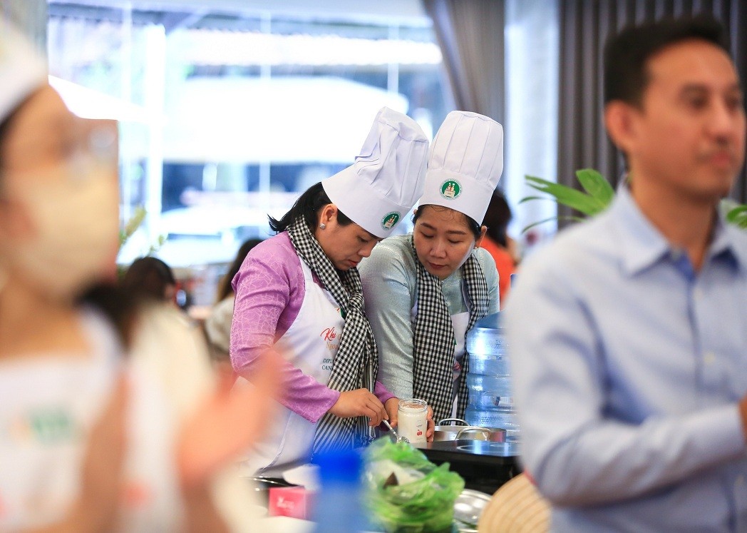 Diplomats in the Kitchen