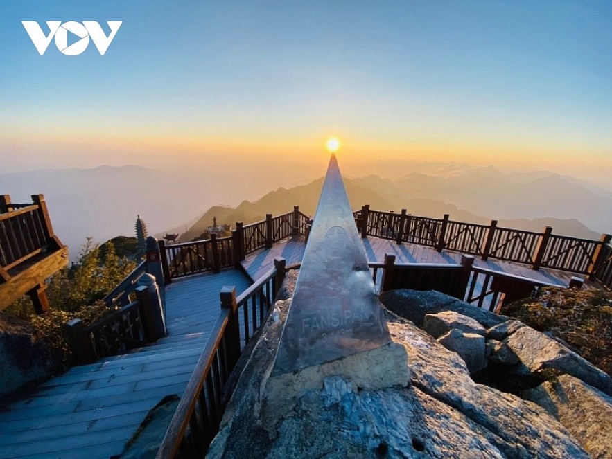 Magazine Travel+Leisure of the United States suggests that couples who like to hike should visit Fansipan Mountain in Sapa. Photo: VOV