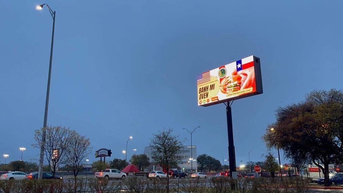 A sign advertising OBanh Mi Bread on the I35 highway in Austin City (Texas). Photo: Courtesy of Vu Dinh and Linh Thao 